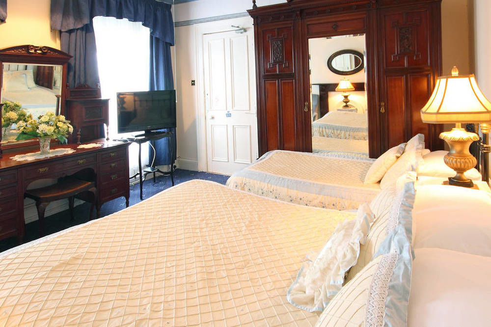 Alojamento de Acomodação e Pequeno-almoço Charlemont House 4*