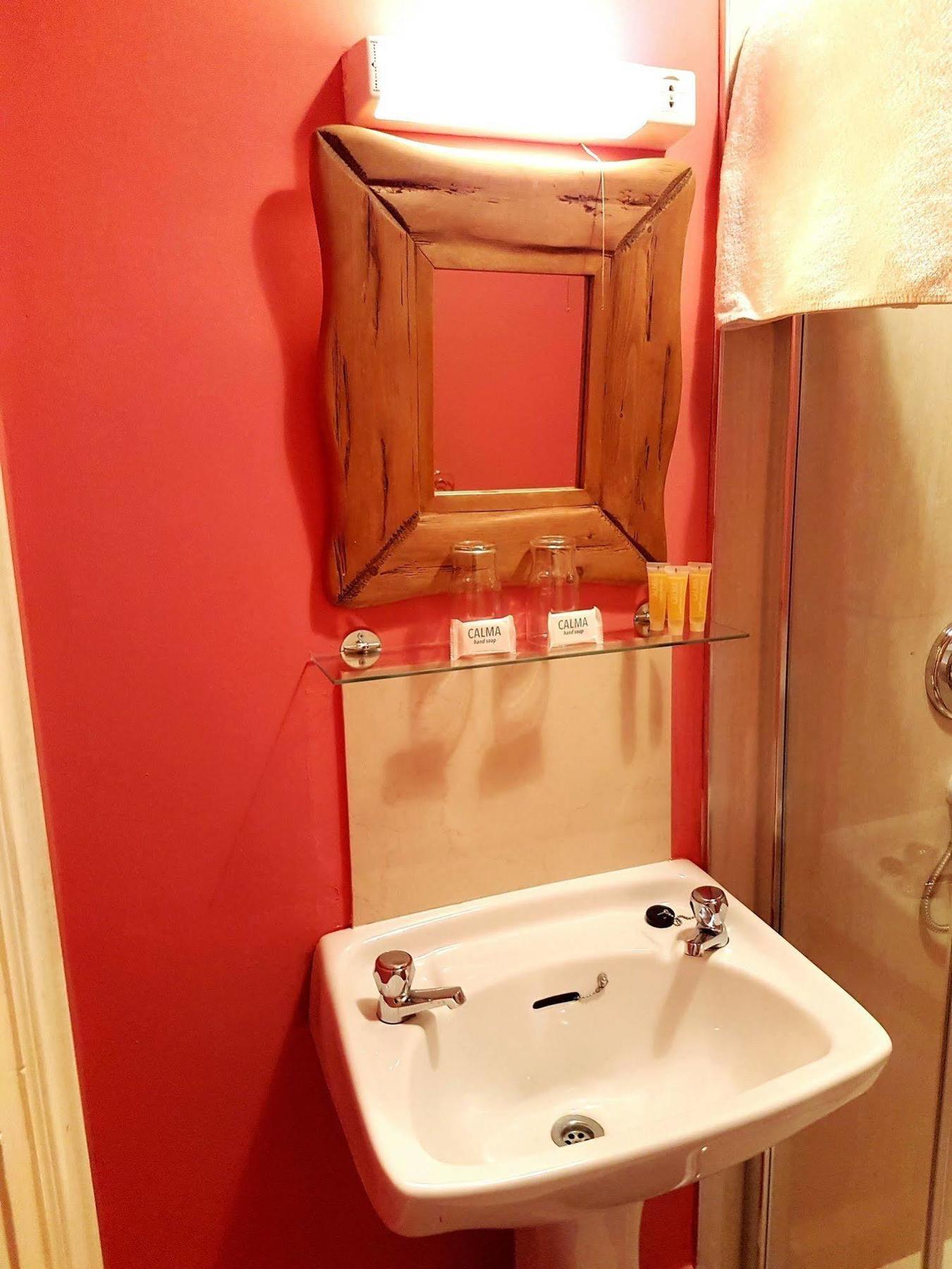Charlemont House 4*