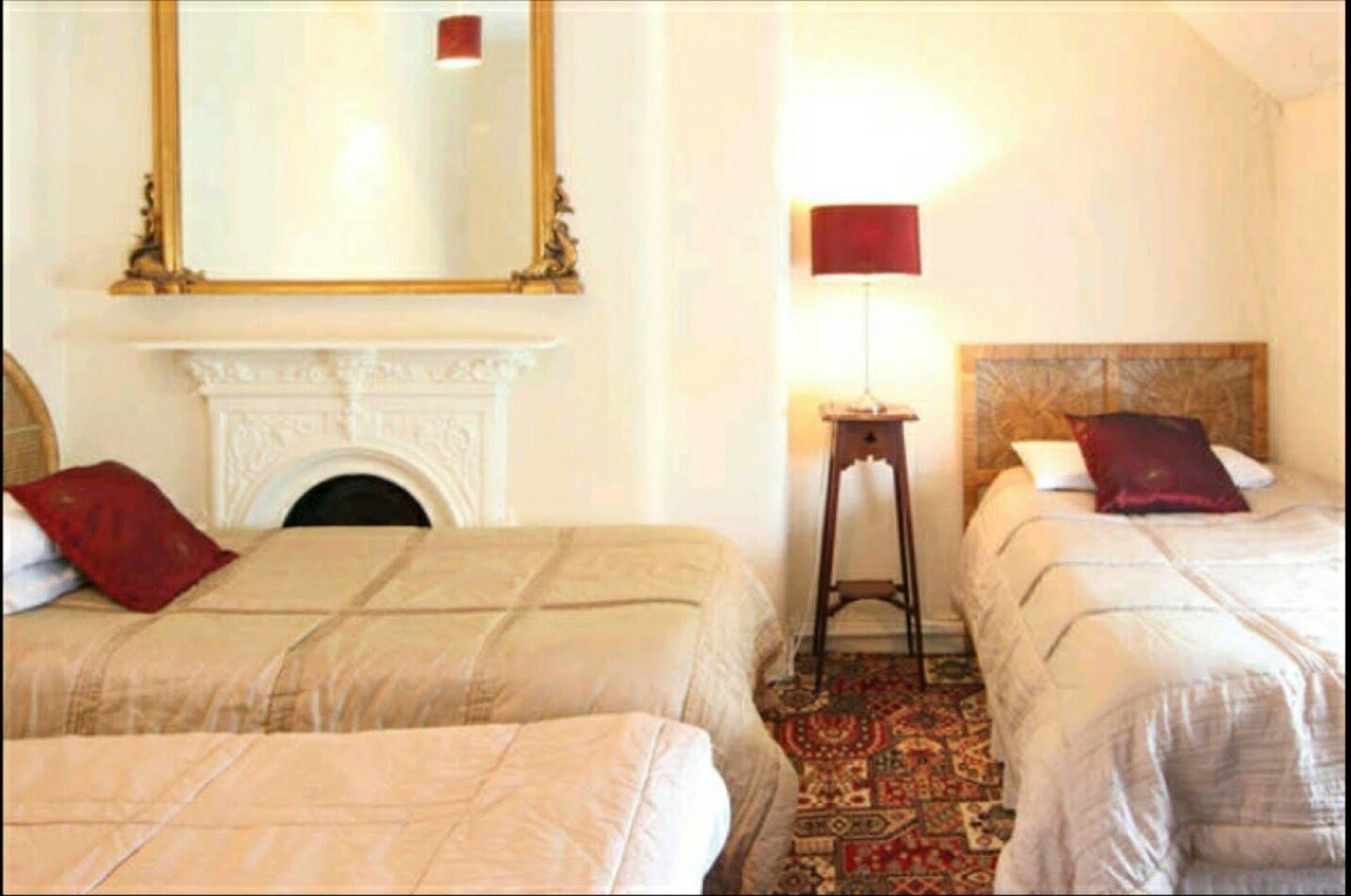 Alojamento de Acomodação e Pequeno-almoço Charlemont House Moy