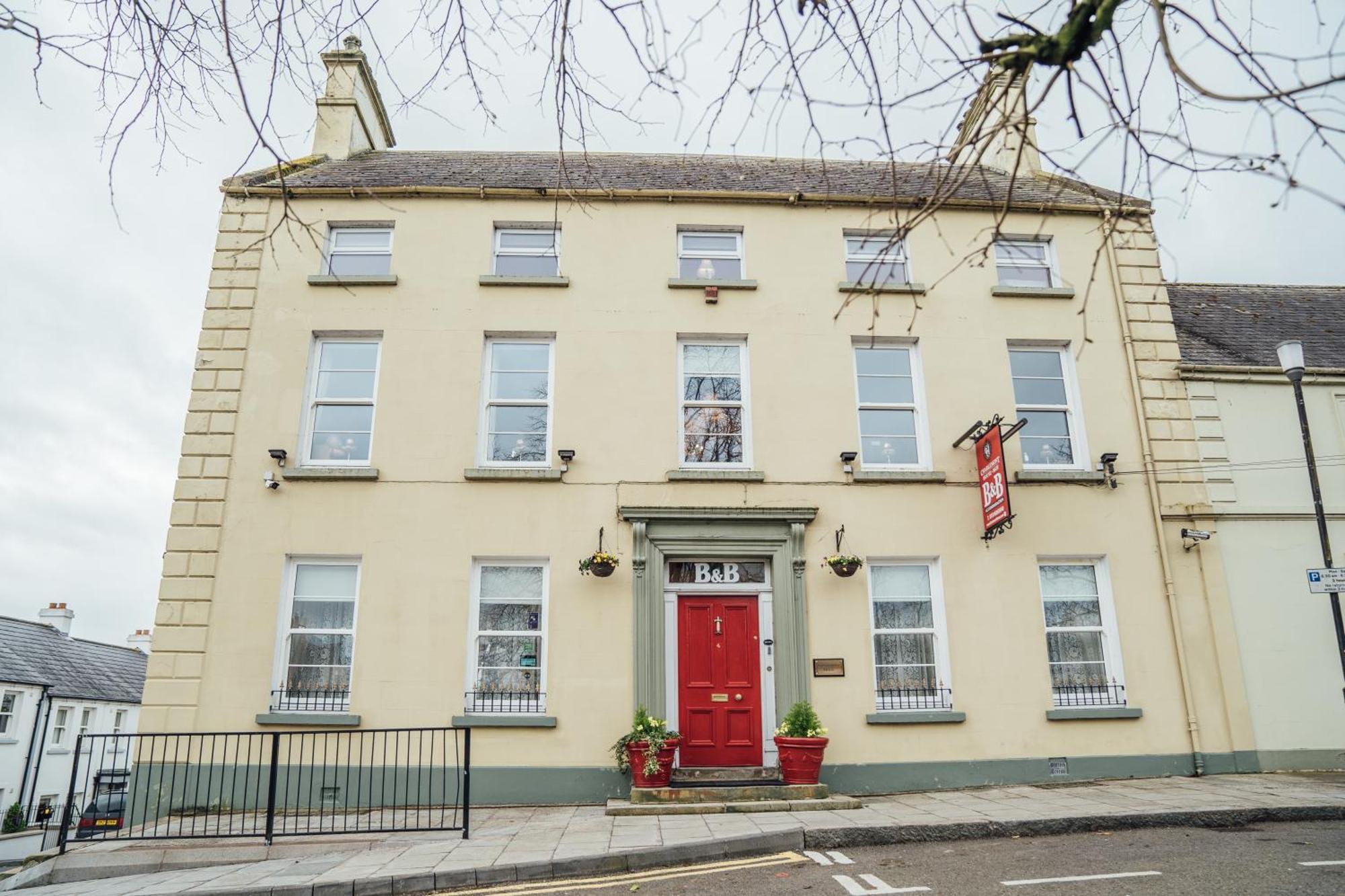 Bed & Breakfast Charlemont House Moy