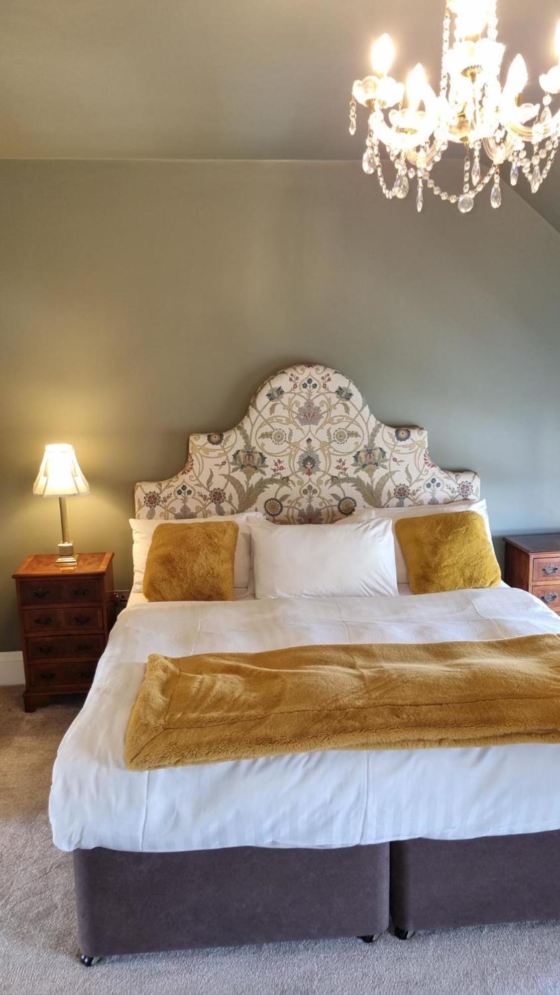 Charlemont House Bed & Breakfast