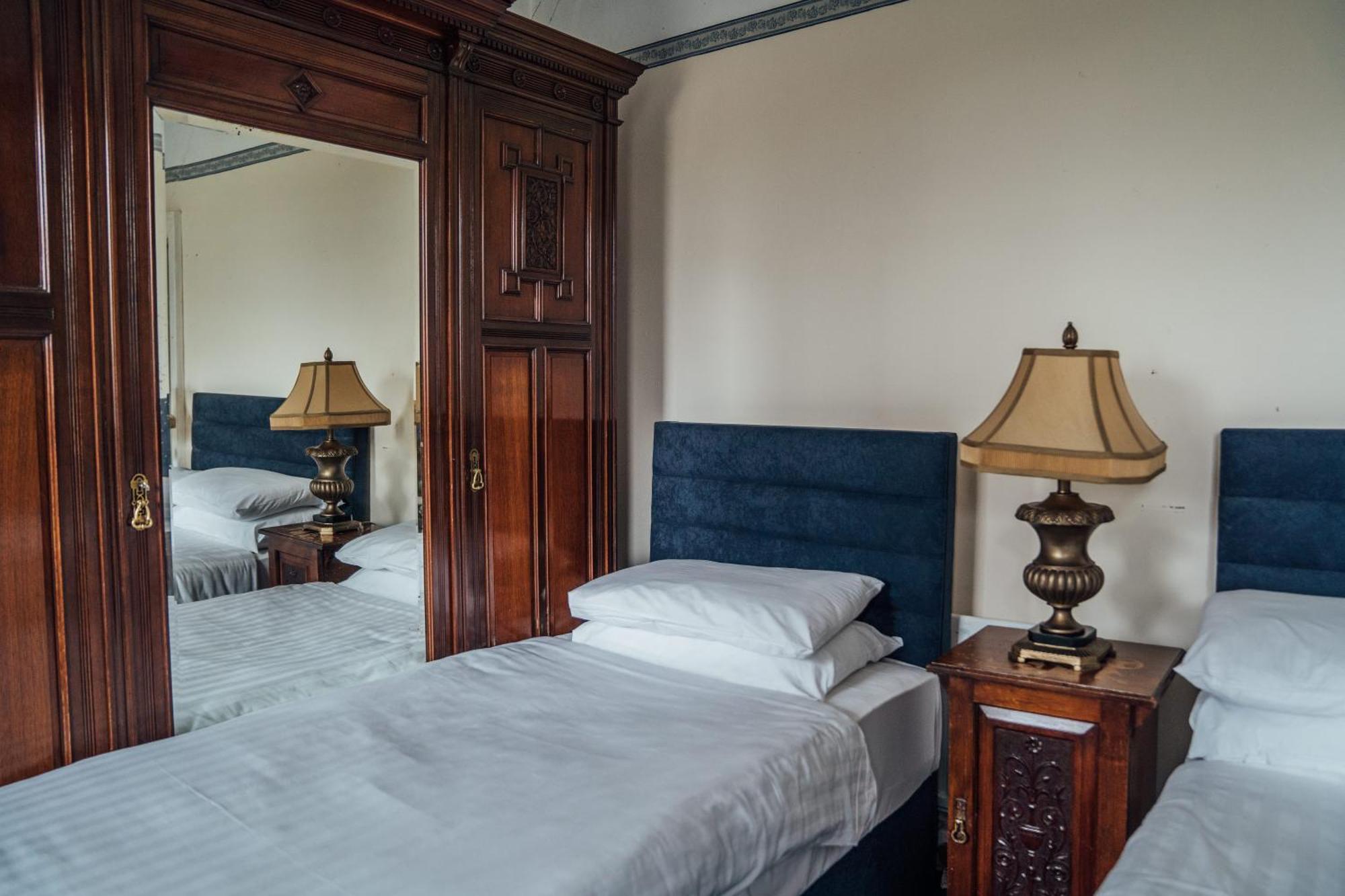 Charlemont House 4*